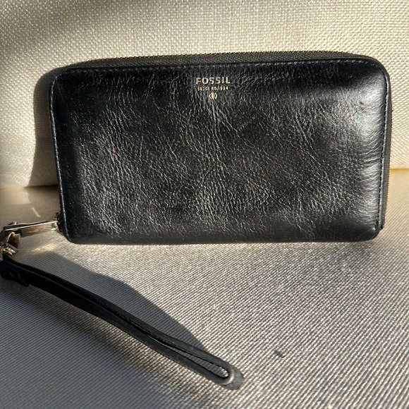 Fossil Handbags - Fossil beautiful soft leather wristlet